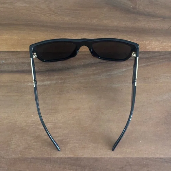 Versace - Picture 6 of 8